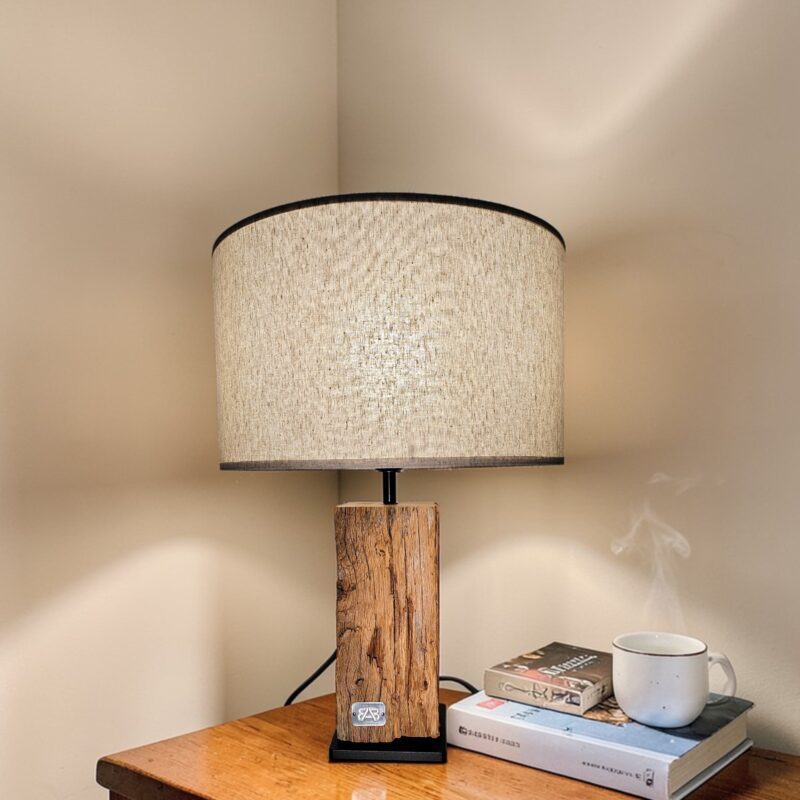 lampe en bois massif et métal (série limitée) 1