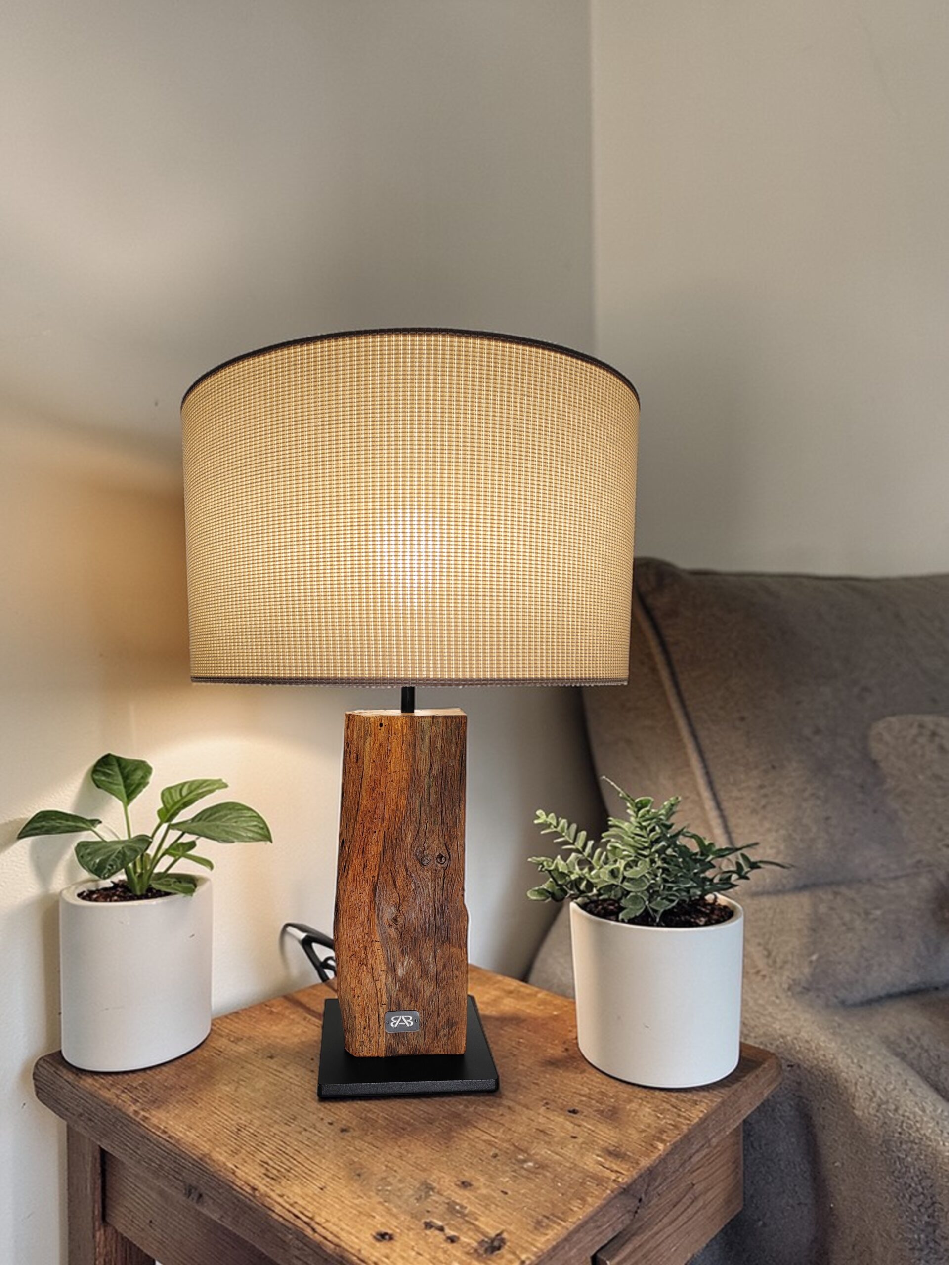 classique brun sur pied en vieux chêne brossé (copie)