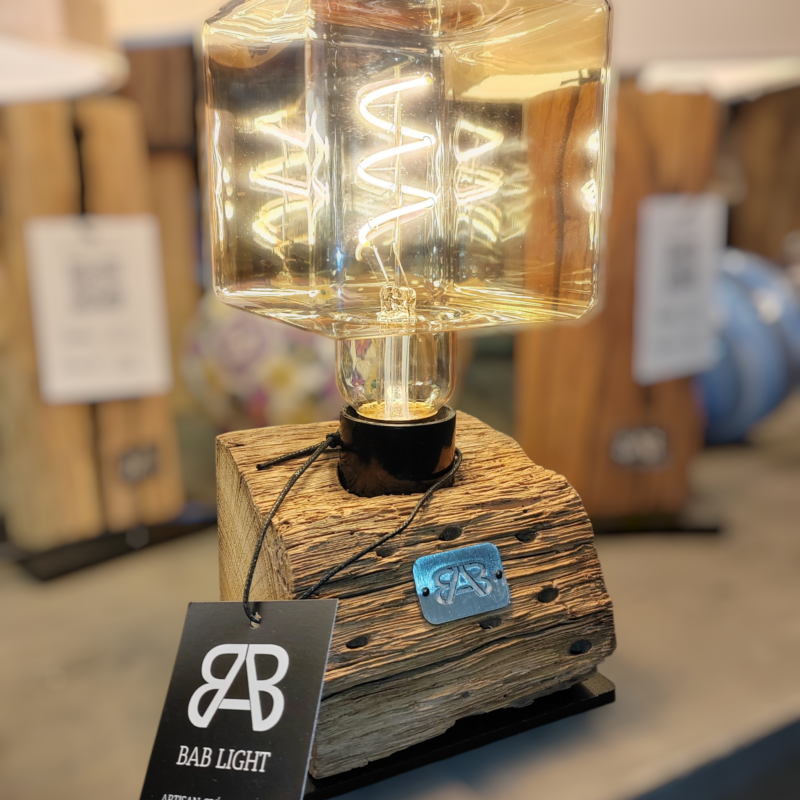lampe cube décorative bois et acier